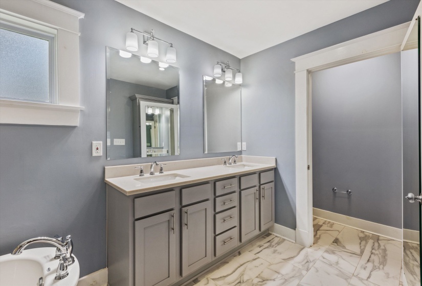 85 WHITE STATION RD, Memphis, Tennessee 38117, 4 Bedroom Bedrooms, 10 Room Rooms,2.1 BathroomBathrooms,Residential,For Sale,WHITE STATION,0,10225803