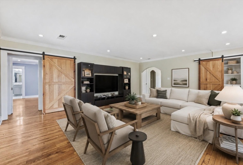 85 WHITE STATION RD, Memphis, Tennessee 38117, 4 Bedroom Bedrooms, 10 Room Rooms,2.1 BathroomBathrooms,Residential,For Sale,WHITE STATION,0,10225803