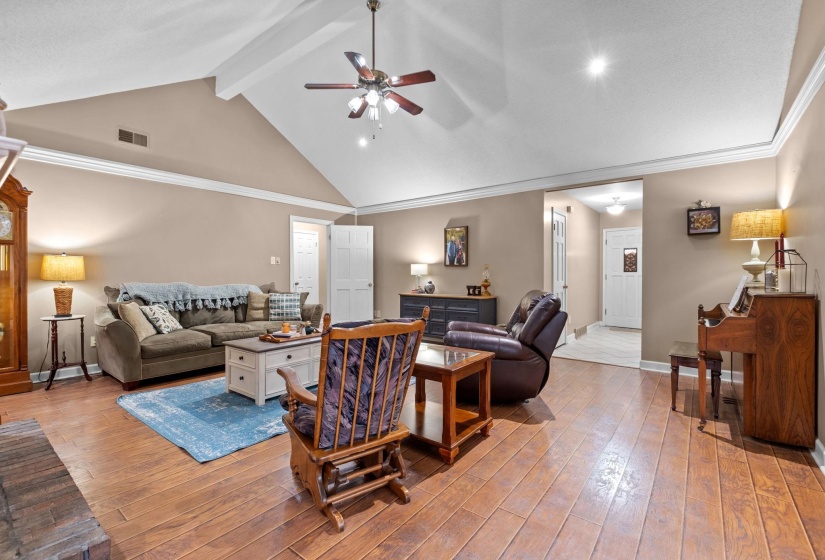 6119 KEVIN DR, Bartlett, Tennessee 38135, 4 Bedroom Bedrooms, 8 Room Rooms,2 BathroomBathrooms,Residential,For Sale,KEVIN,0,10225804