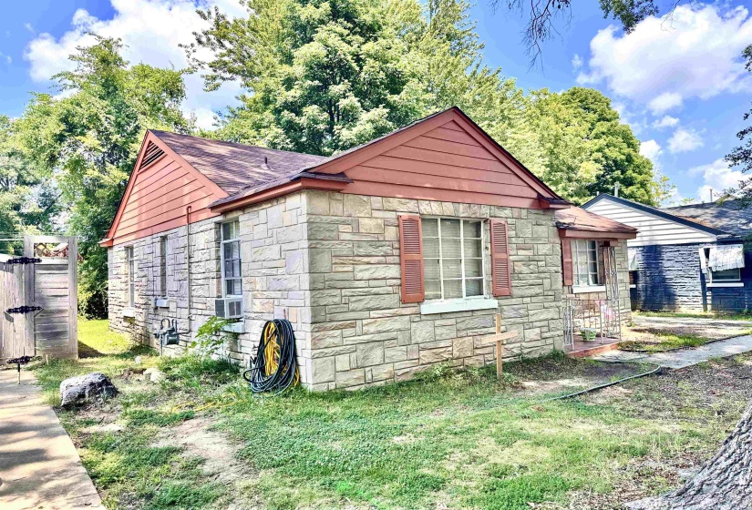 2612 UNION AVE, Memphis, Tennessee 38112, 2 Bedroom Bedrooms, 5 Room Rooms,1 BathroomBathrooms,Residential,For Sale,UNION,0,10225812