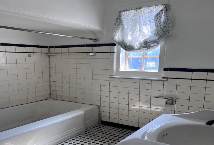 2612 UNION AVE, Memphis, Tennessee 38112, 2 Bedroom Bedrooms, 5 Room Rooms,1 BathroomBathrooms,Residential,For Sale,UNION,0,10225812