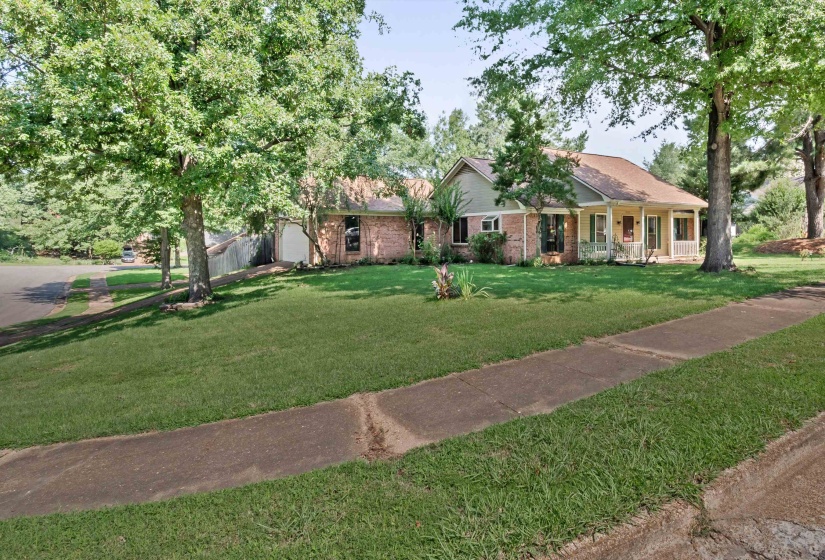 1023 HUNTERS POINT DR, Memphis, Tennessee 38018, 3 Bedroom Bedrooms, 9 Room Rooms,2 BathroomBathrooms,Residential,For Sale,HUNTERS POINT,0,10225825