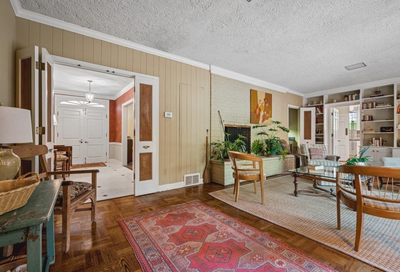 92 HOLLYOKE LN, Memphis, Tennessee 38117, 4 Bedroom Bedrooms, 8 Room Rooms,3 BathroomBathrooms,Residential,For Sale,HOLLYOKE,0,10225360