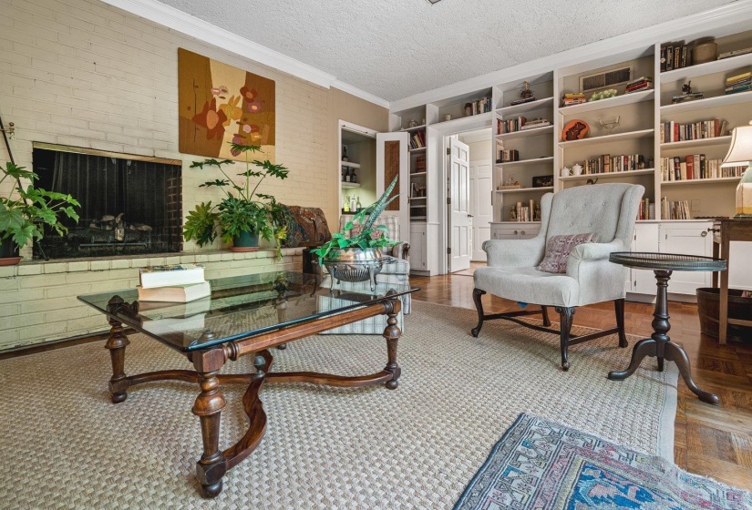 92 HOLLYOKE LN, Memphis, Tennessee 38117, 4 Bedroom Bedrooms, 8 Room Rooms,3 BathroomBathrooms,Residential,For Sale,HOLLYOKE,0,10225360