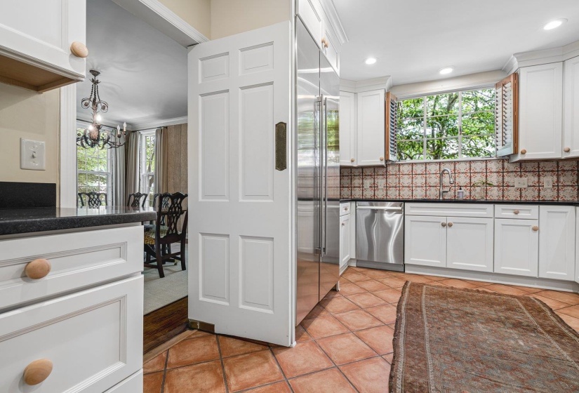 92 HOLLYOKE LN, Memphis, Tennessee 38117, 4 Bedroom Bedrooms, 8 Room Rooms,3 BathroomBathrooms,Residential,For Sale,HOLLYOKE,0,10225360