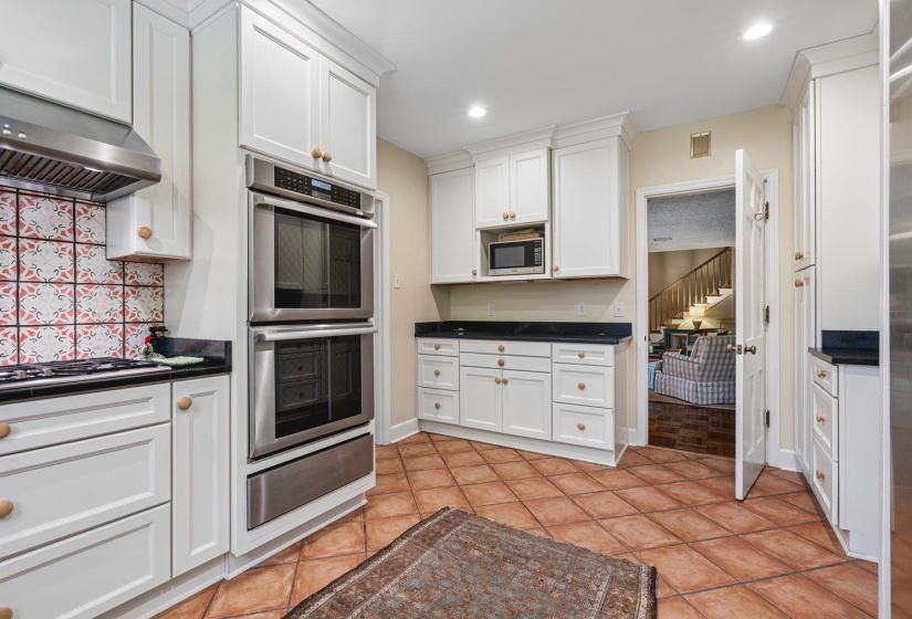 92 HOLLYOKE LN, Memphis, Tennessee 38117, 4 Bedroom Bedrooms, 8 Room Rooms,3 BathroomBathrooms,Residential,For Sale,HOLLYOKE,0,10225360