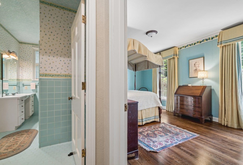 92 HOLLYOKE LN, Memphis, Tennessee 38117, 4 Bedroom Bedrooms, 8 Room Rooms,3 BathroomBathrooms,Residential,For Sale,HOLLYOKE,0,10225360