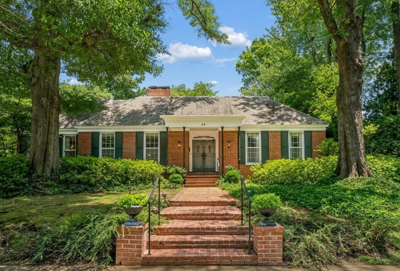 92 HOLLYOKE LN, Memphis, Tennessee 38117, 4 Bedroom Bedrooms, 8 Room Rooms,3 BathroomBathrooms,Residential,For Sale,HOLLYOKE,0,10225360