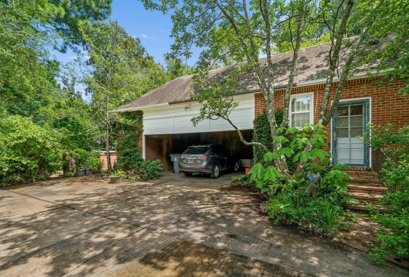 92 HOLLYOKE LN, Memphis, Tennessee 38117, 4 Bedroom Bedrooms, 8 Room Rooms,3 BathroomBathrooms,Residential,For Sale,HOLLYOKE,0,10225360