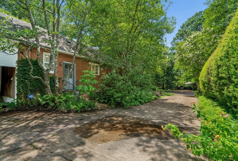 92 HOLLYOKE LN, Memphis, Tennessee 38117, 4 Bedroom Bedrooms, 8 Room Rooms,3 BathroomBathrooms,Residential,For Sale,HOLLYOKE,0,10225360