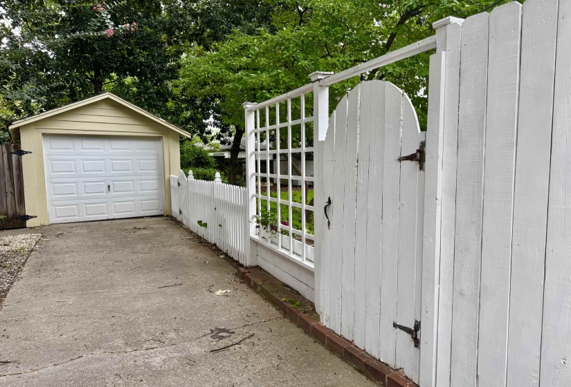 166 HOLMES ST, Memphis, Tennessee 38111, 3 Bedroom Bedrooms, 6 Room Rooms,2 BathroomBathrooms,Residential,For Sale,HOLMES,0,10225842