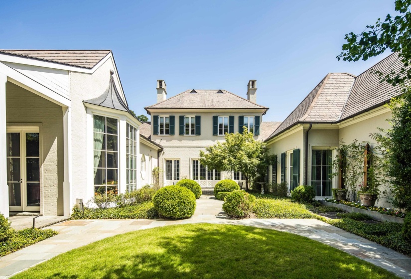 4351 TUCKAHOE RD, Memphis, Tennessee 38117, 5 Bedroom Bedrooms, 12 Room Rooms,6.2 BathroomBathrooms,Residential,For Sale,TUCKAHOE,0,10225847