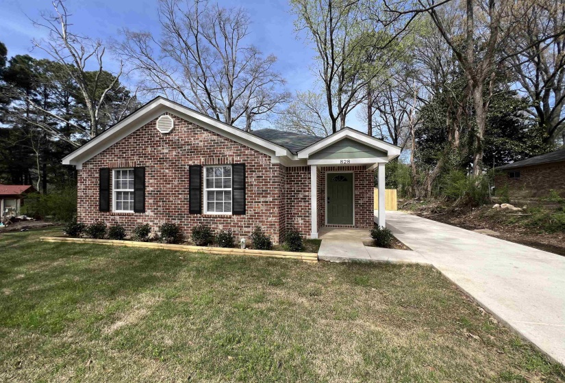 828 RESTBROOK AVE, Memphis, Tennessee 38127, 4 Bedroom Bedrooms, 8 Room Rooms,2 BathroomBathrooms,Residential,For Sale,RESTBROOK,0,10225849