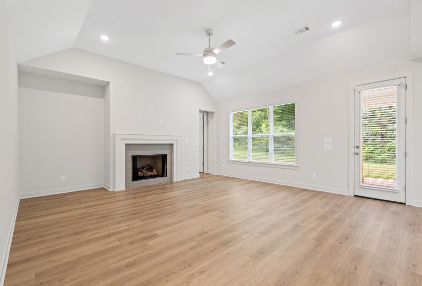 7025 WALKER FARMS DR, Bartlett, Tennessee 38002, 4 Bedroom Bedrooms, 13 Room Rooms,3.1 BathroomBathrooms,Residential,For Sale,WALKER FARMS,0,10217908
