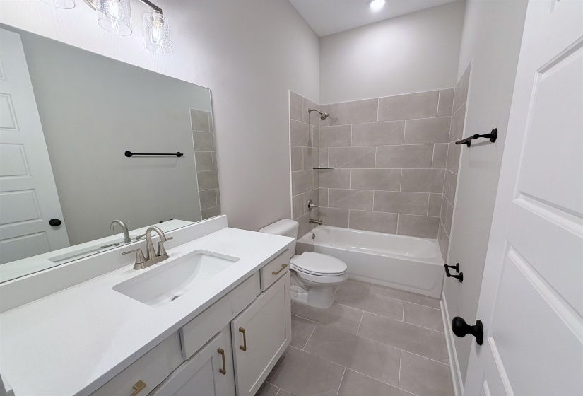 10230 LOUANNE DR, Collierville, Tennessee 38017, 4 Bedroom Bedrooms, 10 Room Rooms,2 BathroomBathrooms,Residential,For Sale,LOUANNE,0,10219613