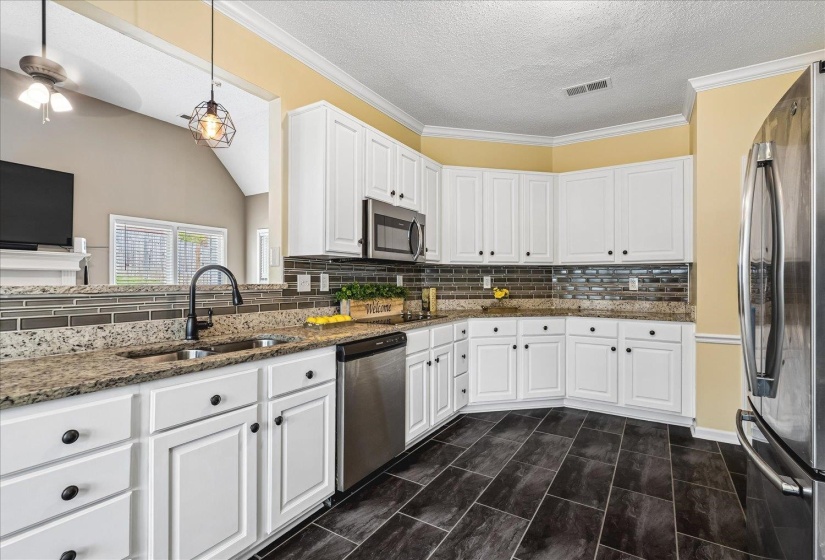 8944 HEATH CV, Memphis, Tennessee 38016, 4 Bedroom Bedrooms, 11 Room Rooms,2.1 BathroomBathrooms,Residential,For Sale,HEATH,0,10225875