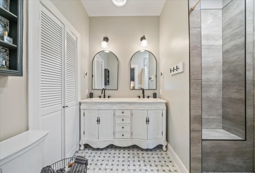 910 KENSINGTON PL, Memphis, Tennessee 38107, 3 Bedroom Bedrooms, 7 Room Rooms,2 BathroomBathrooms,Residential,For Sale,KENSINGTON,0,10225895