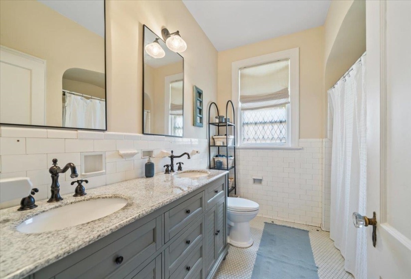 910 KENSINGTON PL, Memphis, Tennessee 38107, 3 Bedroom Bedrooms, 7 Room Rooms,2 BathroomBathrooms,Residential,For Sale,KENSINGTON,0,10225895