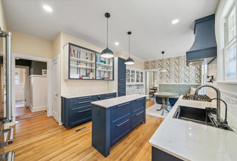 910 KENSINGTON PL, Memphis, Tennessee 38107, 3 Bedroom Bedrooms, 7 Room Rooms,2 BathroomBathrooms,Residential,For Sale,KENSINGTON,0,10225895