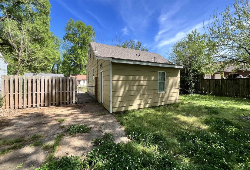 4011 VICTOR DR, Memphis, Tennessee 38122, 3 Bedroom Bedrooms, 7 Room Rooms,1 BathroomBathrooms,Rental Properties,For Sale,VICTOR,0,10225945