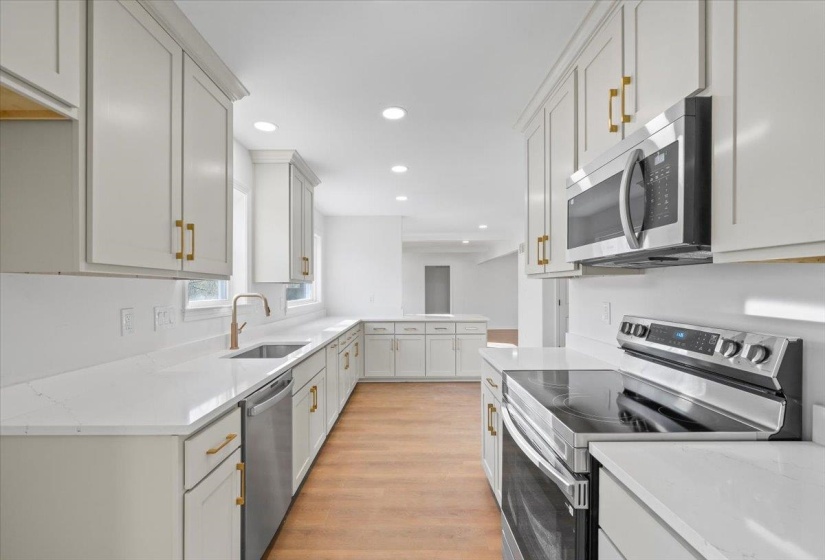 1676 MILLER FARMS RD, Germantown, Tennessee 38138, 4 Bedroom Bedrooms, 8 Room Rooms,3 BathroomBathrooms,Rental Properties,For Sale,MILLER FARMS,0,10227148