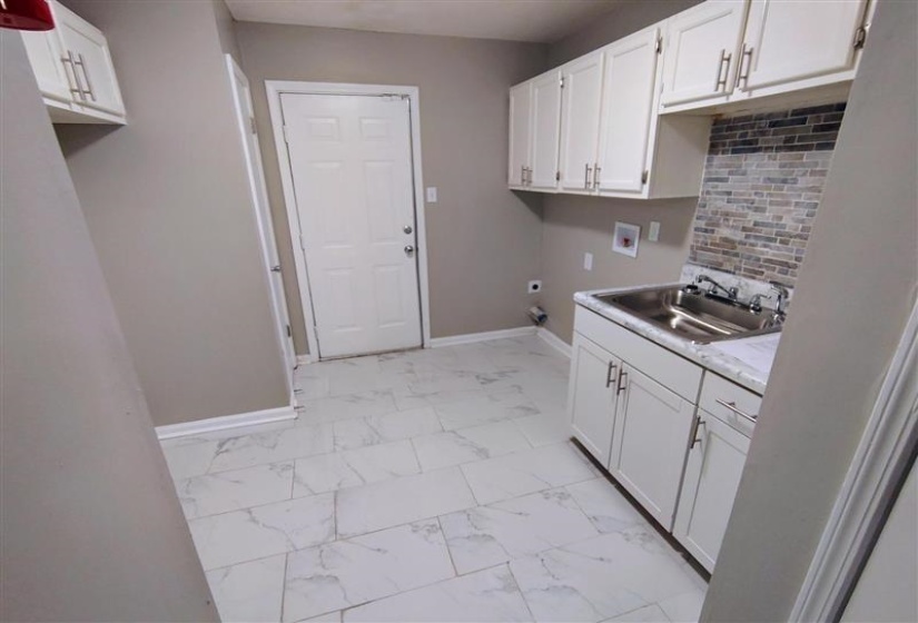 679 LEATH ST, Memphis, Tennessee 38107-4043, 3 Bedroom Bedrooms, 6 Room Rooms,1 BathroomBathrooms,Rental Properties,For Sale,LEATH,0,10218987