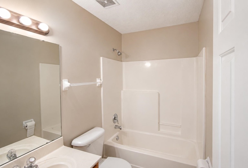20 COUNTRY BROOK DR, Oakland, Tennessee 38060, 3 Bedroom Bedrooms, 6 Room Rooms,2 BathroomBathrooms,Rental Properties,For Sale,COUNTRY BROOK,0,10227344