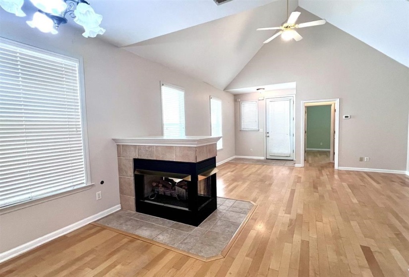 1175 HARBOR RIVER DR, Memphis, Tennessee 38103, 3 Bedroom Bedrooms, 5 Room Rooms,2 BathroomBathrooms,Rental Properties,For Sale,HARBOR RIVER,0,10227130