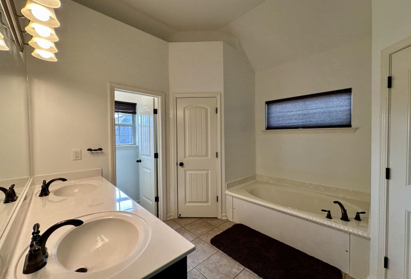 40 GREEN HILLS DR, Oakland, Tennessee 38060, 4 Bedroom Bedrooms, 12 Room Rooms,2.1 BathroomBathrooms,Residential,For Sale,GREEN HILLS,0,10226155