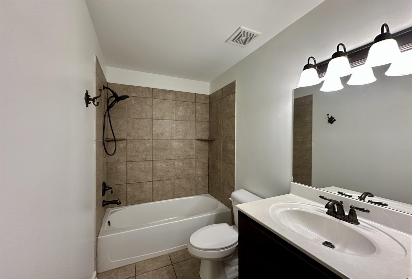 40 GREEN HILLS DR, Oakland, Tennessee 38060, 4 Bedroom Bedrooms, 12 Room Rooms,2.1 BathroomBathrooms,Residential,For Sale,GREEN HILLS,0,10226155