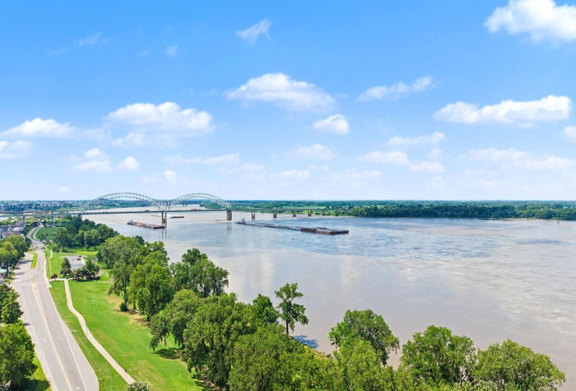 420 FRONT ST, Memphis, Tennessee 38103, 2 Bedroom Bedrooms, 4 Room Rooms,2 BathroomBathrooms,Residential,For Sale,FRONT,0,10226203
