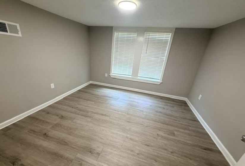 549 JOSEPHINE ST, Memphis, Tennessee 38111, 5 Bedroom Bedrooms, 8 Room Rooms,3 BathroomBathrooms,Rental Properties,For Sale,JOSEPHINE,0,10226770