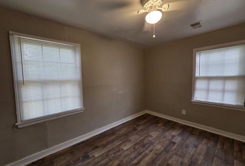 4047 CHELSEA AVE, Memphis, Tennessee 38108-2828, 3 Bedroom Bedrooms, 7 Room Rooms,2 BathroomBathrooms,Rental Properties,For Sale,CHELSEA,0,10223397
