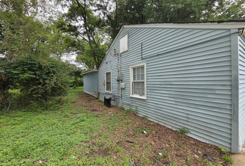 4047 CHELSEA AVE, Memphis, Tennessee 38108-2828, 3 Bedroom Bedrooms, 7 Room Rooms,2 BathroomBathrooms,Rental Properties,For Sale,CHELSEA,0,10223397