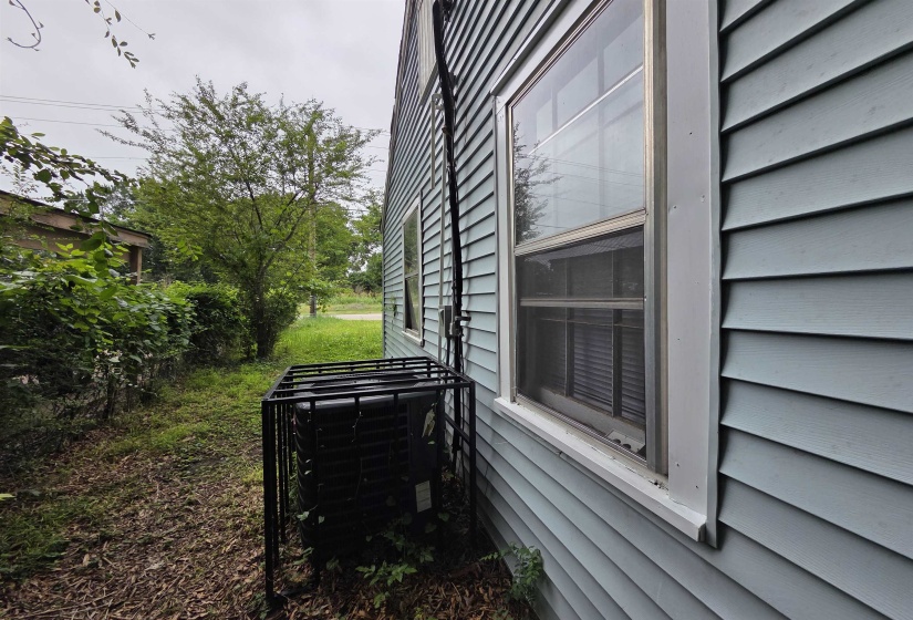 4047 CHELSEA AVE, Memphis, Tennessee 38108-2828, 3 Bedroom Bedrooms, 7 Room Rooms,2 BathroomBathrooms,Rental Properties,For Sale,CHELSEA,0,10223397
