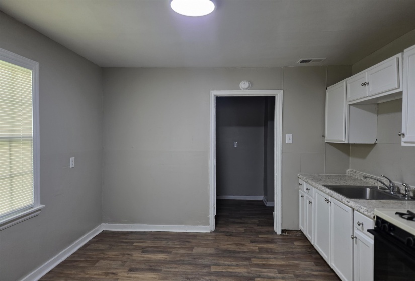 4047 CHELSEA AVE, Memphis, Tennessee 38108-2828, 3 Bedroom Bedrooms, 7 Room Rooms,2 BathroomBathrooms,Rental Properties,For Sale,CHELSEA,0,10223397