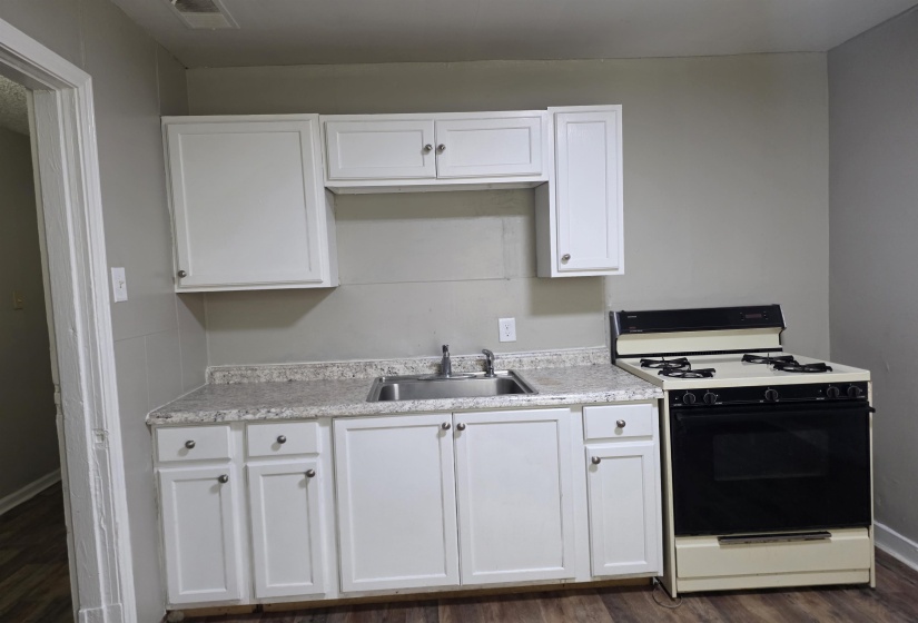4047 CHELSEA AVE, Memphis, Tennessee 38108-2828, 3 Bedroom Bedrooms, 7 Room Rooms,2 BathroomBathrooms,Rental Properties,For Sale,CHELSEA,0,10223397