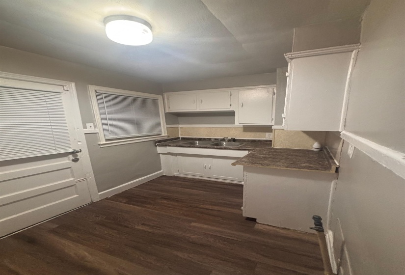 839 LEON PL, Memphis, Tennessee 38107-2620, 2 Bedroom Bedrooms, 4 Room Rooms,1 BathroomBathrooms,Rental Properties,For Sale,LEON,0,10228553