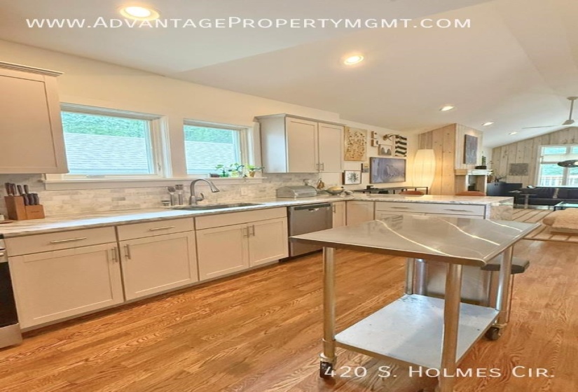 420 HOLMES ST, Memphis, Tennessee 38111, 3 Bedroom Bedrooms, 6 Room Rooms,1 BathroomBathrooms,Rental Properties,For Sale,HOLMES,0,10228564