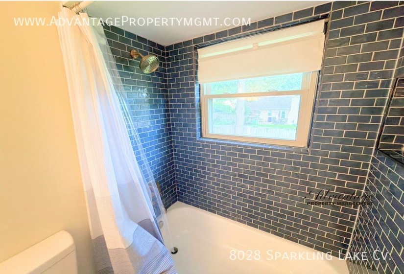 8028 SPARKLING LAKE CV, Germantown, Tennessee 38138, 4 Bedroom Bedrooms, 9 Room Rooms,2.1 BathroomBathrooms,Rental Properties,For Sale,SPARKLING LAKE,0,10228567