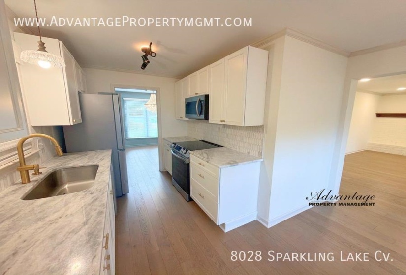 8028 SPARKLING LAKE CV, Germantown, Tennessee 38138, 4 Bedroom Bedrooms, 9 Room Rooms,2.1 BathroomBathrooms,Rental Properties,For Sale,SPARKLING LAKE,0,10228567