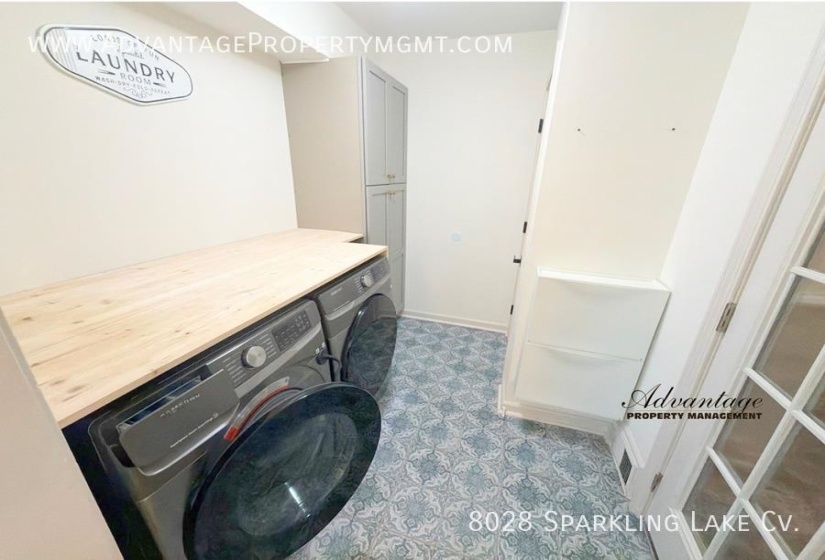 8028 SPARKLING LAKE CV, Germantown, Tennessee 38138, 4 Bedroom Bedrooms, 9 Room Rooms,2.1 BathroomBathrooms,Rental Properties,For Sale,SPARKLING LAKE,0,10228567