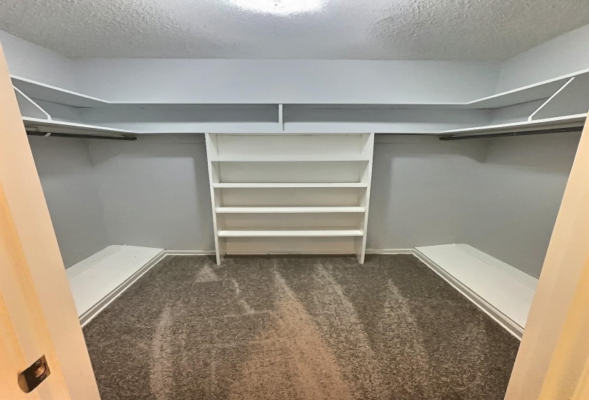 1562 HOLLY HILL DR, Germantown, Tennessee 38138, 4 Bedroom Bedrooms, 8 Room Rooms,2.1 BathroomBathrooms,Rental Properties,For Sale,HOLLY HILL,0,10228573