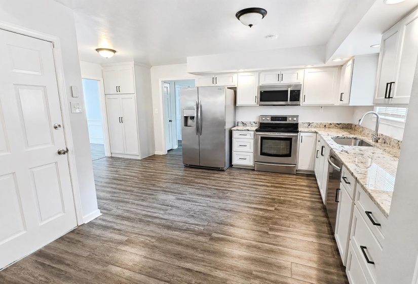 1562 HOLLY HILL DR, Germantown, Tennessee 38138, 4 Bedroom Bedrooms, 8 Room Rooms,2.1 BathroomBathrooms,Rental Properties,For Sale,HOLLY HILL,0,10228573