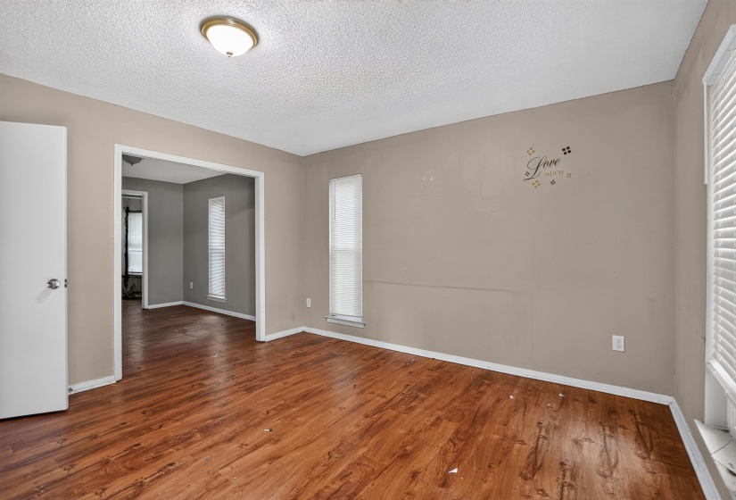 3639 KERWIN DR, Memphis, Tennessee 38128, 3 Bedroom Bedrooms, 6 Room Rooms,1.1 BathroomBathrooms,Residential,For Sale,KERWIN,0,10226240