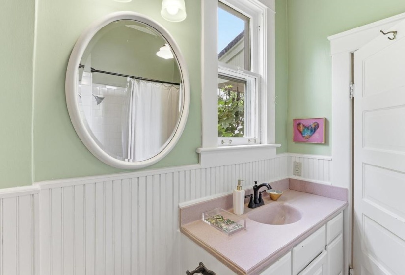 2072 FELIX AVE, Memphis, Tennessee 38104, 2 Bedroom Bedrooms, 5 Room Rooms,2 BathroomBathrooms,Residential,For Sale,FELIX,0,10226285