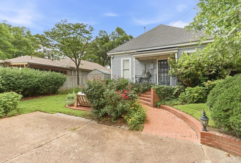 2072 FELIX AVE, Memphis, Tennessee 38104, 2 Bedroom Bedrooms, 5 Room Rooms,2 BathroomBathrooms,Residential,For Sale,FELIX,0,10226285