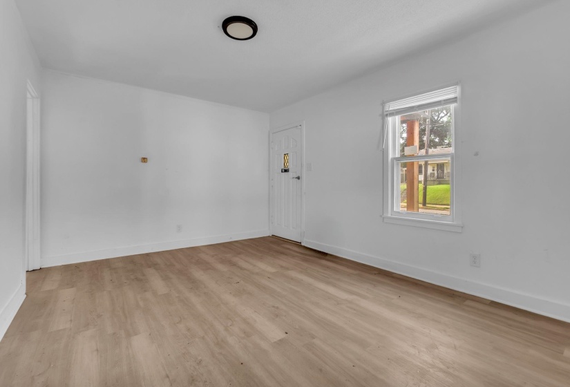 1933 HUBERT AVE, Memphis, Tennessee 38108, 4 Bedroom Bedrooms, 10 Room Rooms,2 BathroomBathrooms,Residential,For Sale,HUBERT,0,10226645