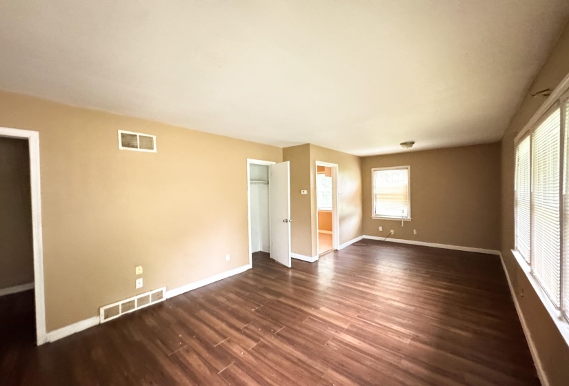 400 LORRAINE RD, Memphis, Tennessee 38109, 3 Bedroom Bedrooms, 5 Room Rooms,1 BathroomBathrooms,Residential,For Sale,LORRAINE,0,10226713
