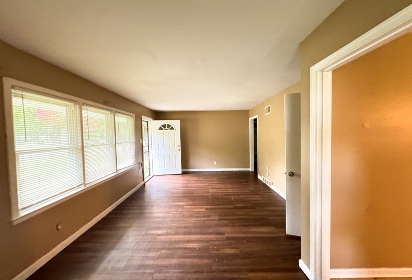 400 LORRAINE RD, Memphis, Tennessee 38109, 3 Bedroom Bedrooms, 5 Room Rooms,1 BathroomBathrooms,Residential,For Sale,LORRAINE,0,10226713